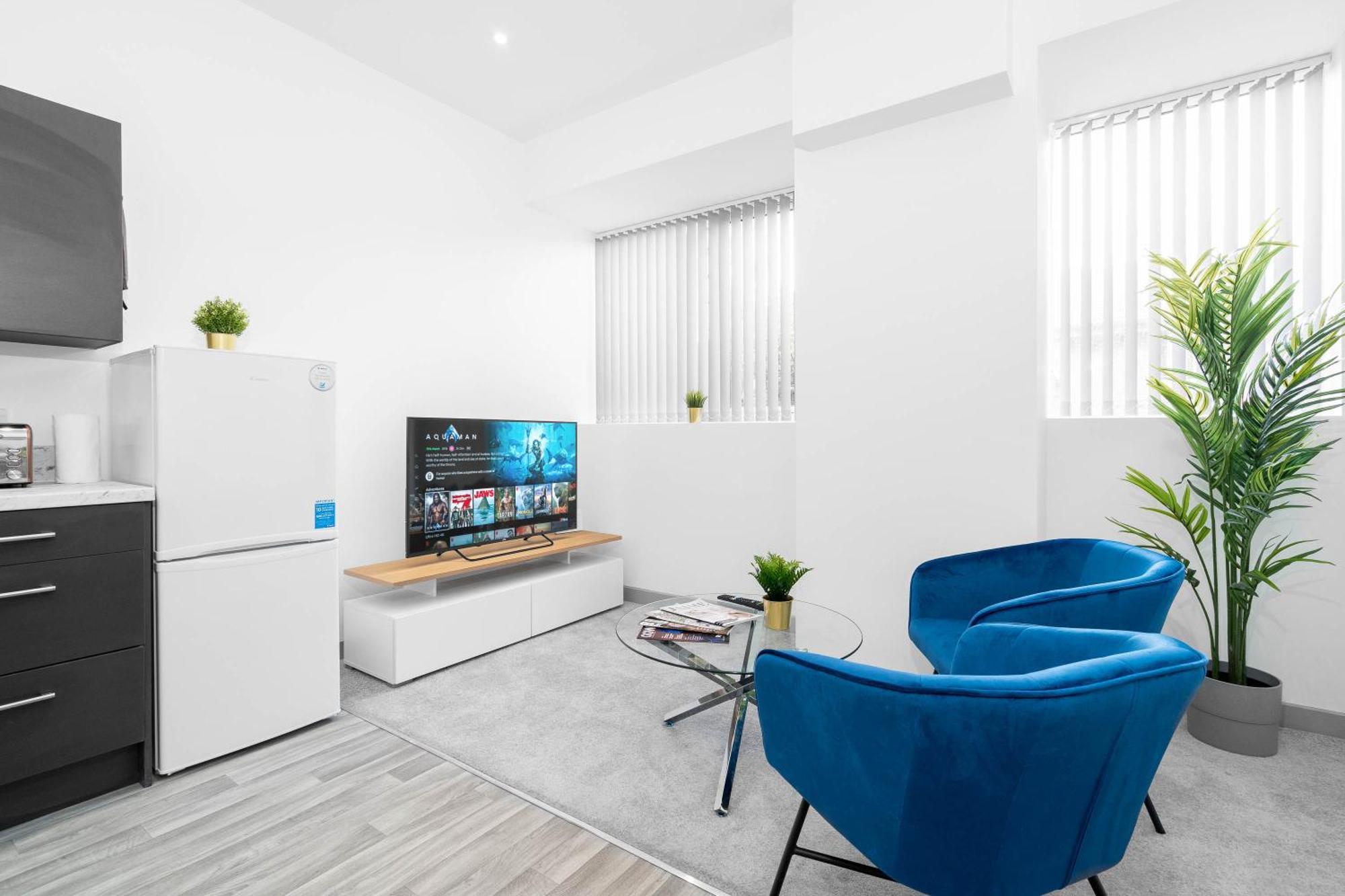 Modern Apartment In Brierley Hill - Secure Parking - Wifi & Netflix - Excellent Value - 11O Exterior photo
