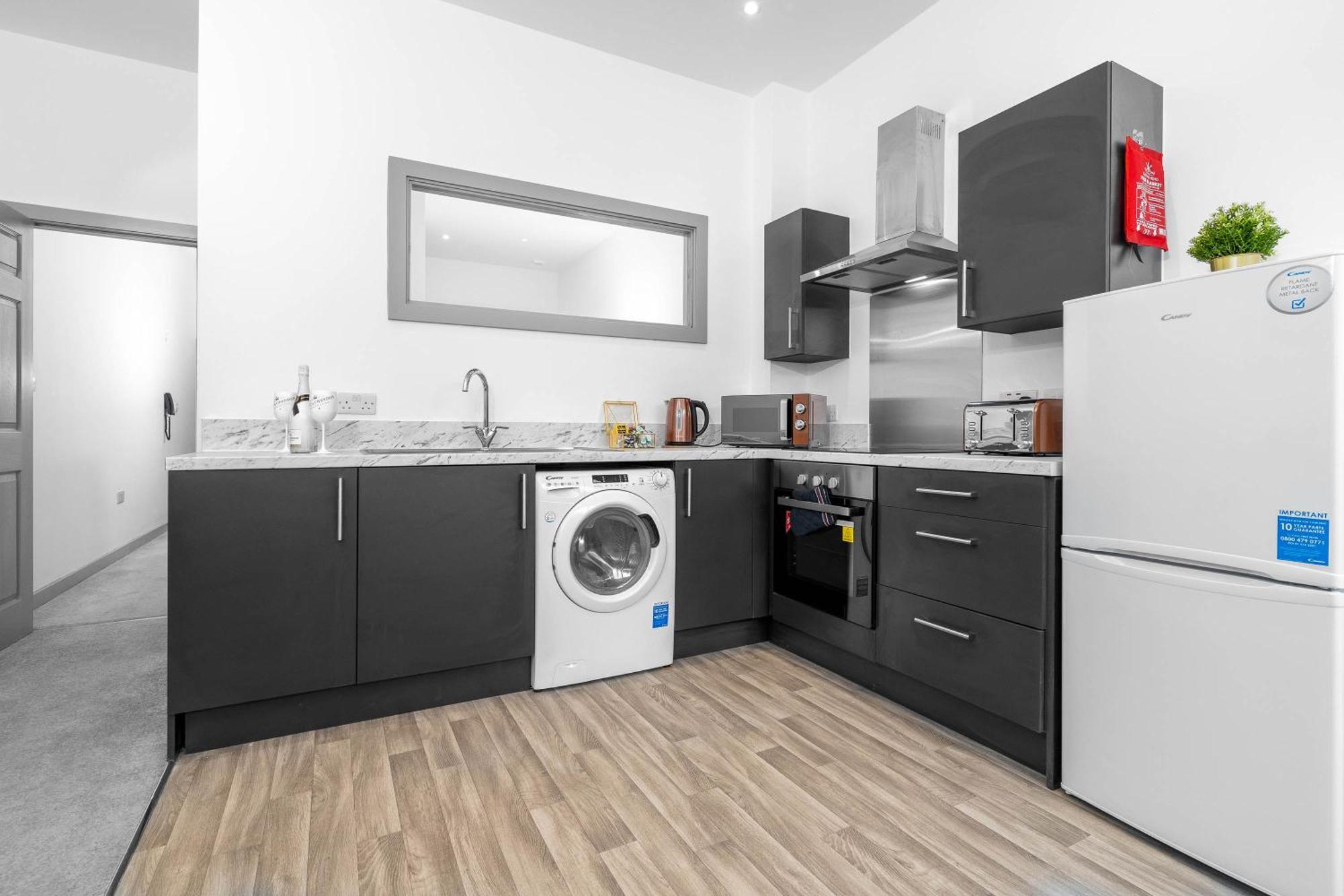 Modern Apartment In Brierley Hill - Secure Parking - Wifi & Netflix - Excellent Value - 11O Exterior photo